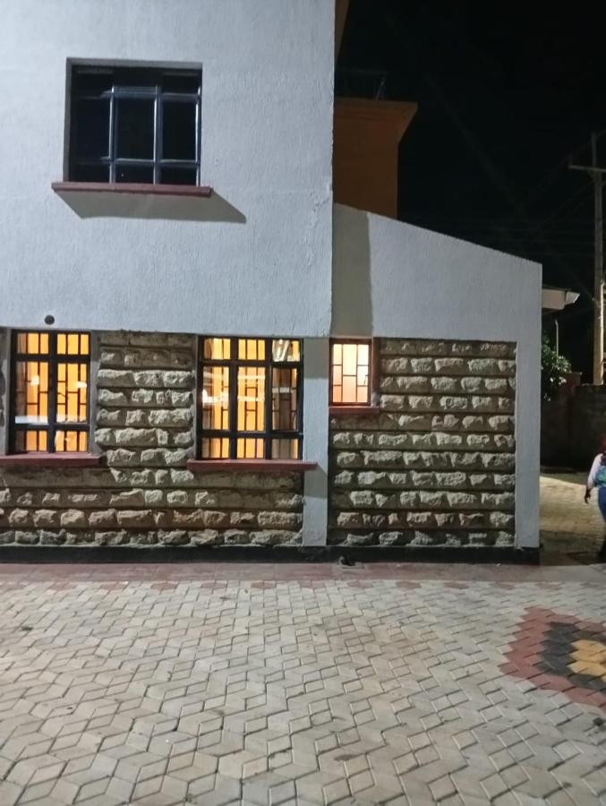 Sahel Executive Studio apartment with separate kitchen and bathroom in another section from the main room for cheap accommodation in Elgon View near Eldoret sports club,Rapha Hospital, Naivas supermarket, rupha mall, and Eldoret International Airport - Ferienwohnung Eldoret