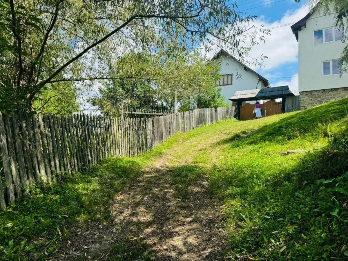 Casa dintre coline - B&B Vatra Moldoviţei