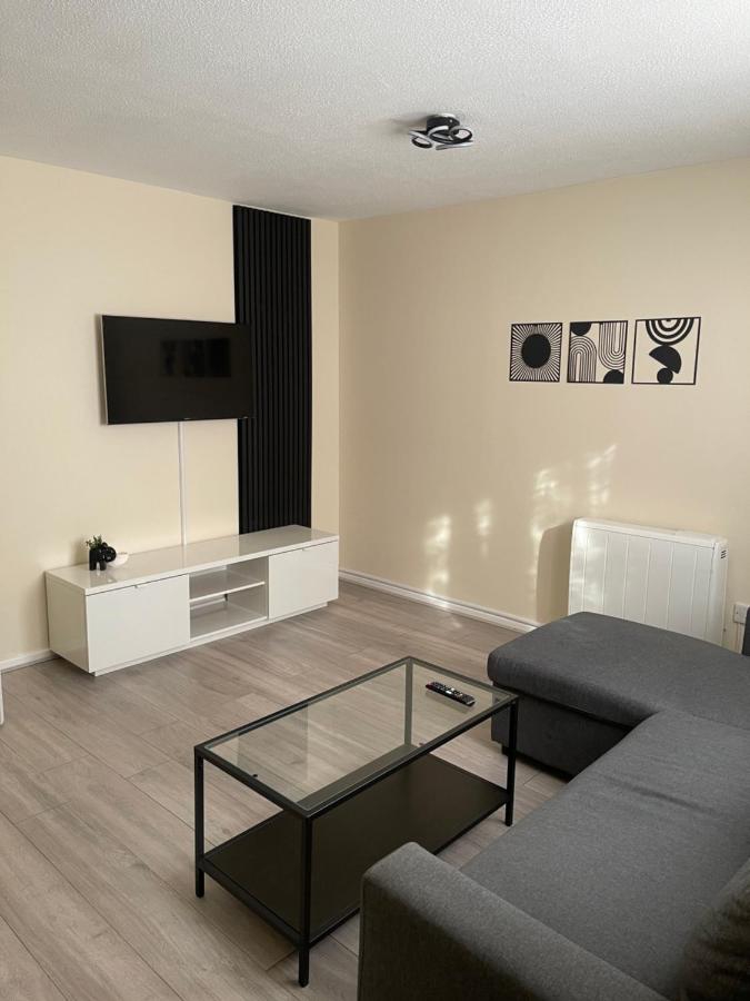 Cardiff bay cosy apartment with parking - B&B
