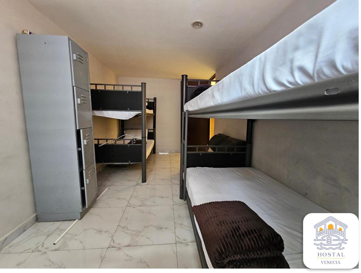 Cama Individual en habitación compartida masculina