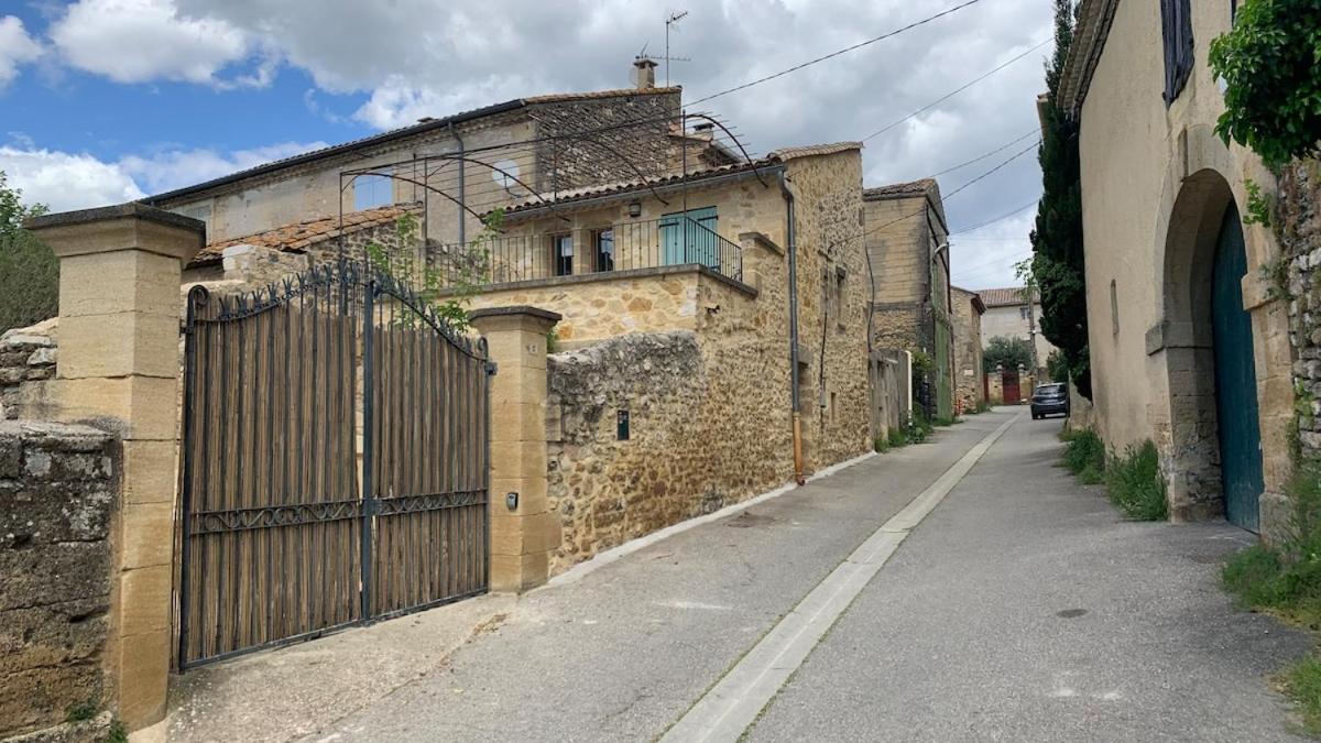 Old house, close to Uzès - Chambres d’hôtes Argilliers
