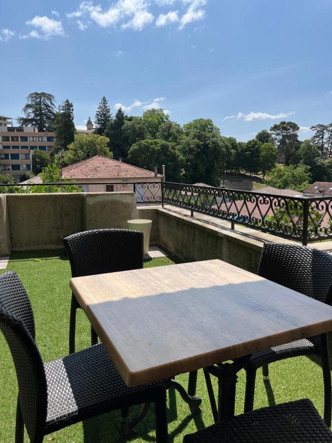 T2 lumineux avec terrasse et fibre - B&B Aubenas