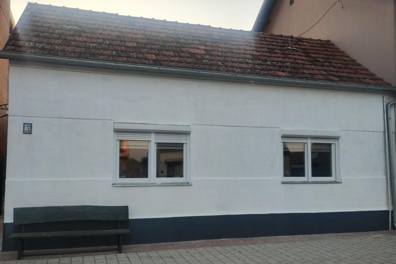 Apartments with parking space Otok, Slavonija - 24625 - Bed and Breakfast Otok