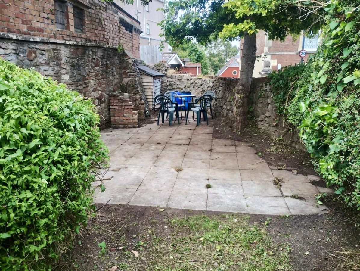 Enchanting Escape with Peaceful Views - Ferienwohnung Bristol