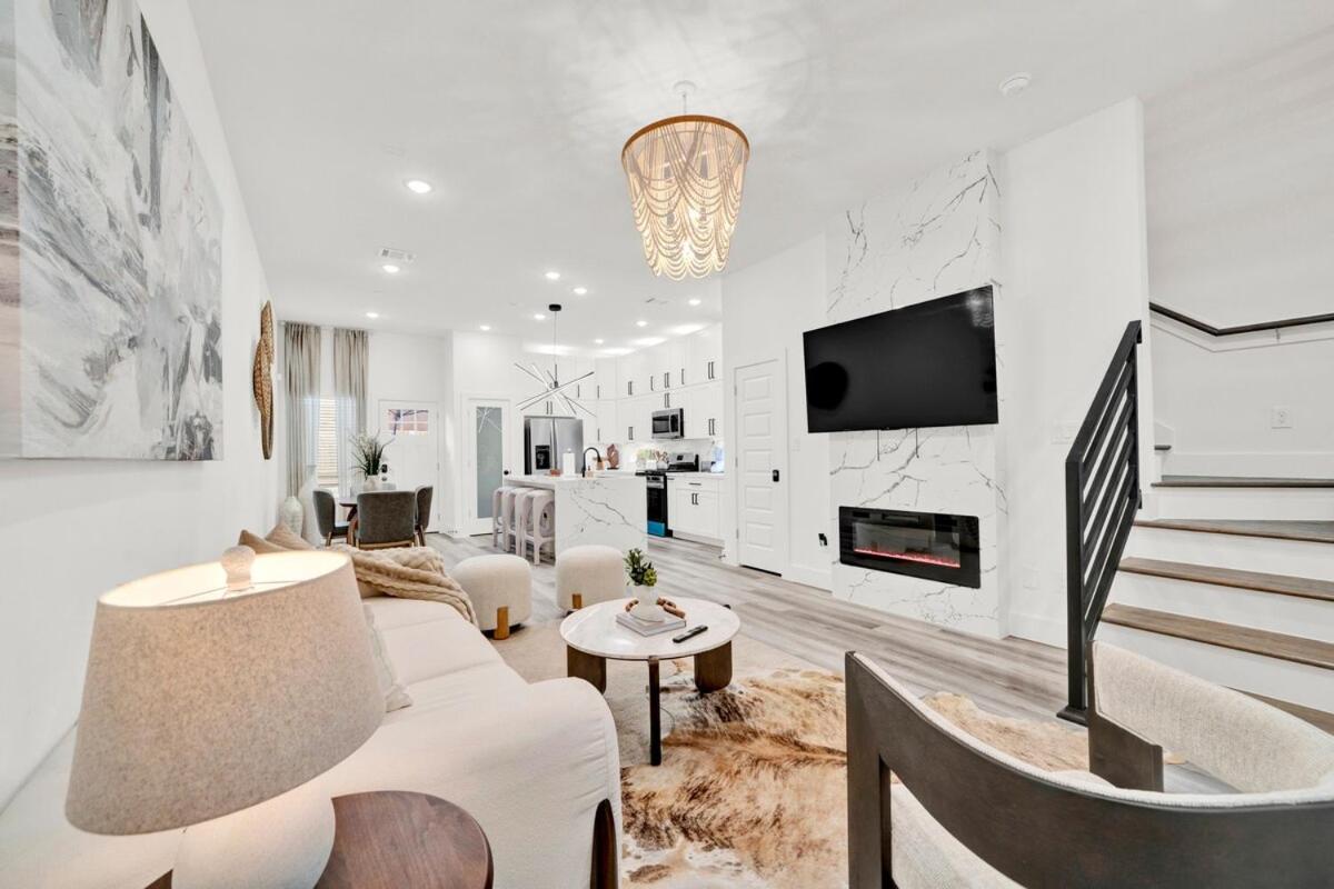 Modern Gated Townhome 5 Mins to NRG & Med Center - B&B Houston