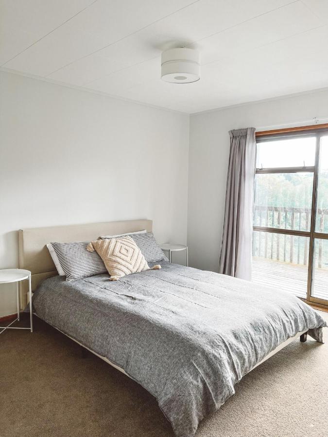 The Treehouse - a home with stunning rural views - B&B