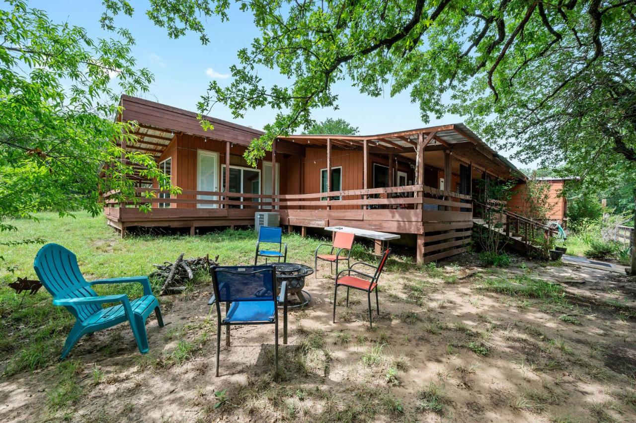 1 Tiny Town Hico Spacious Cabin Animals Fire Pit - B&B Hico