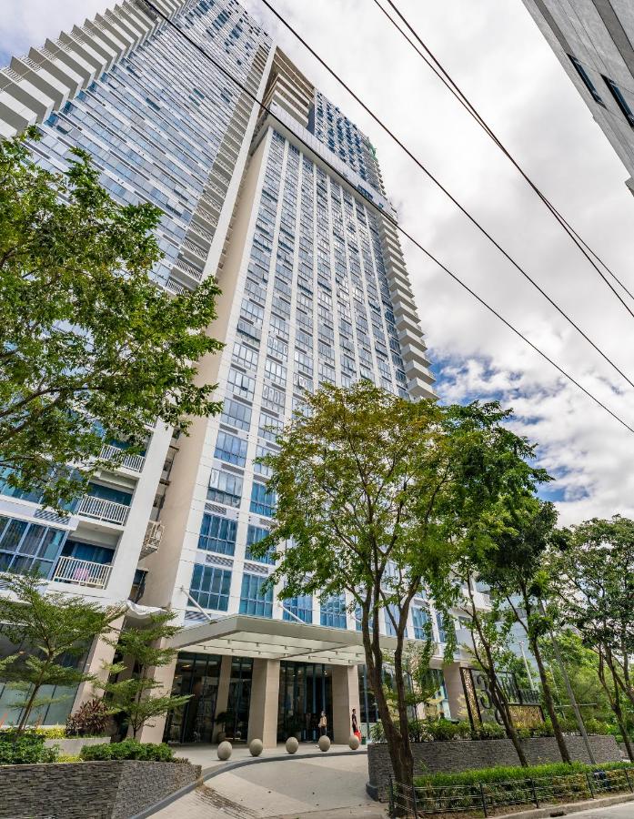 The Amber Room at 38th Park Avenue IT Park Cebu - Walk to Ayala and Cafes with fast WiFi - Chambres d'hôtes Cebu