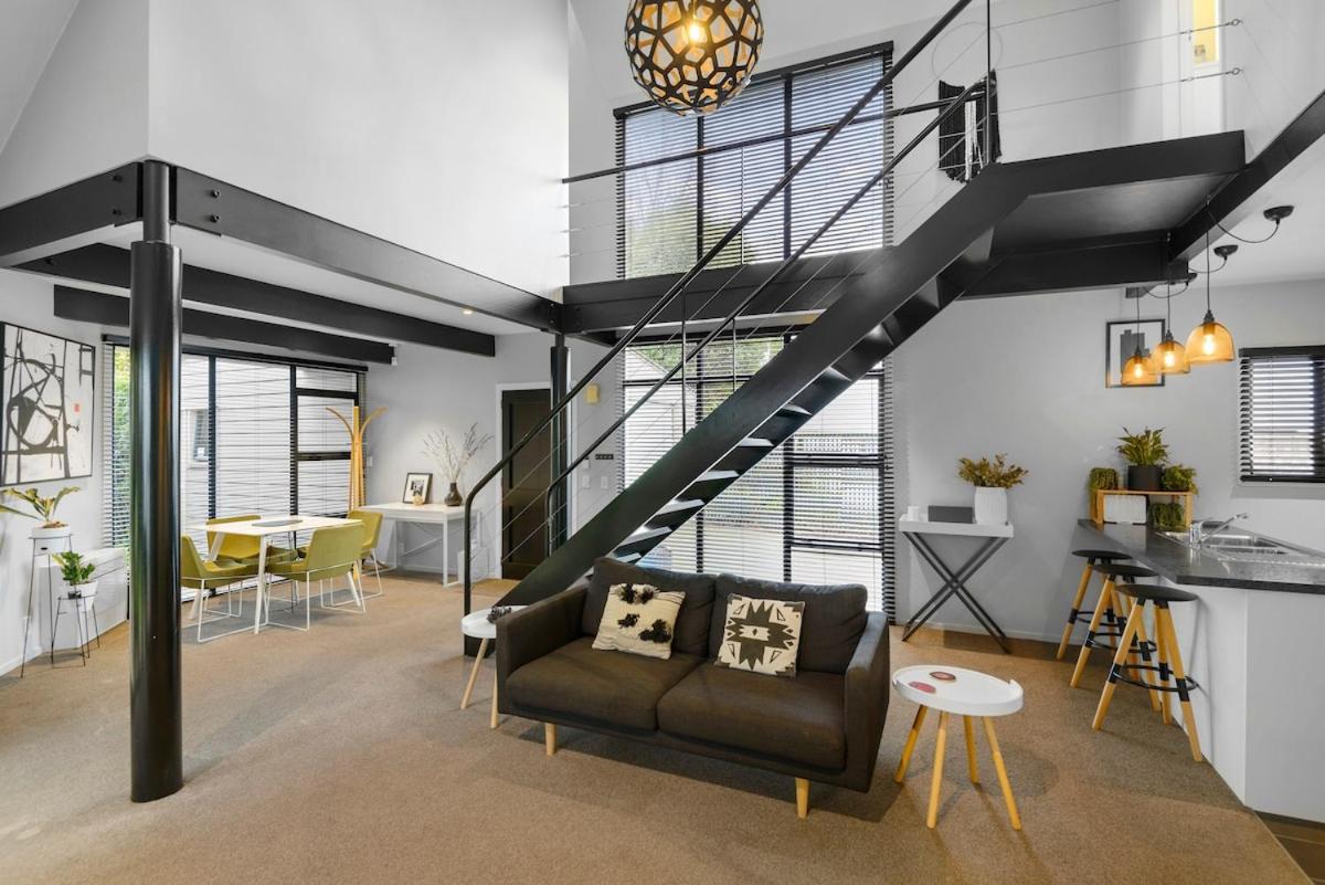 Townhouse In The City With Parking and Courtyard - Bed and Breakfast Christchurch