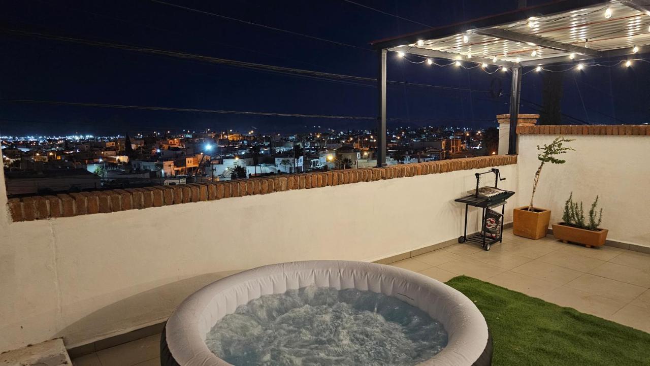 Terrace and Jacuzzi with an amazing view - Bed and Breakfast Chihuahua