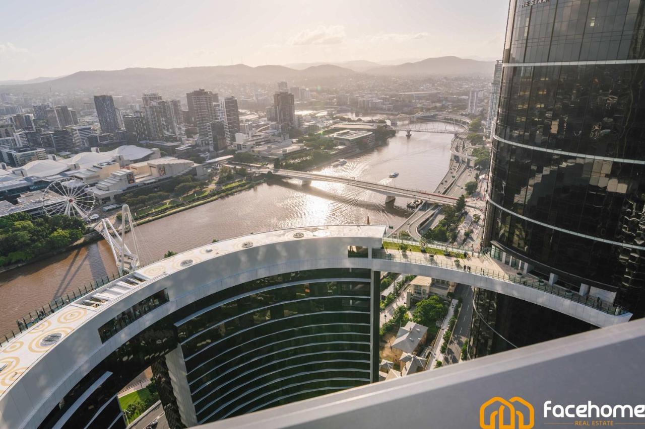 Luxe City Escape at QWR Pool Casino River Views - B&B