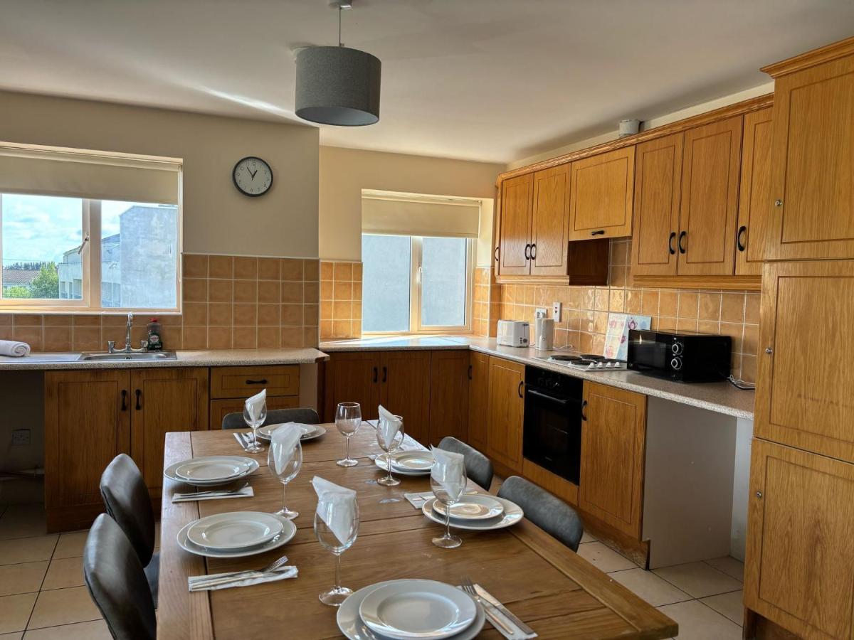 Three Bedroom Apartment Athlone - Chambres d’hôtes Athlone