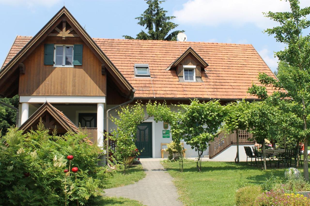 Landhaus Bender Ferienwohnung mit Terrasse und Garten - Bed and Breakfast Straden