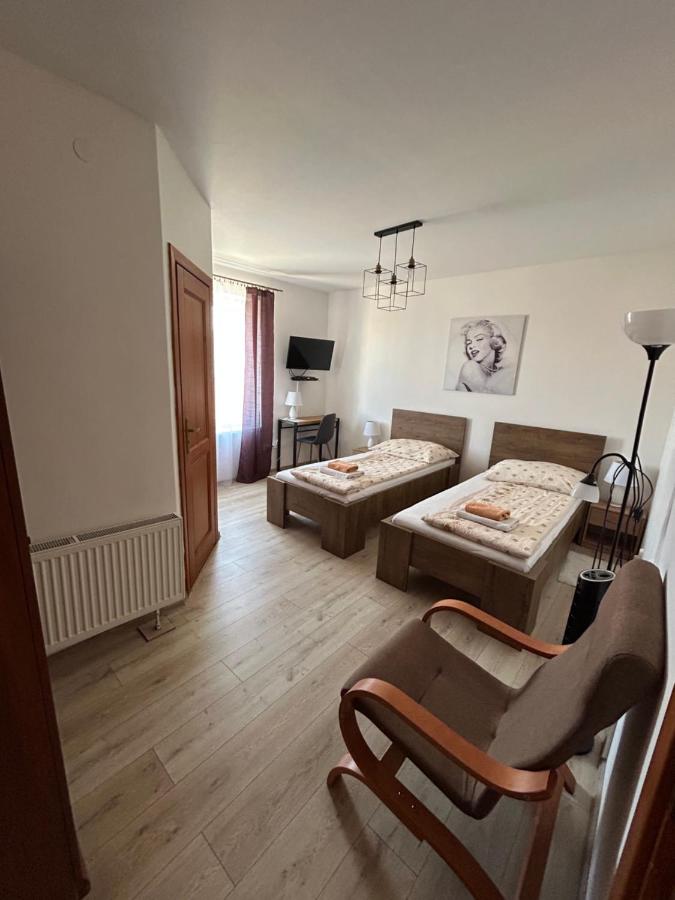 Zweibettzimmer mit eigenem Bad