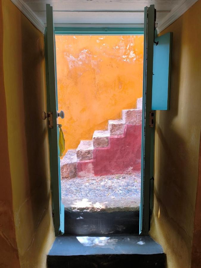 Color Suites - Ferienwohnung Pentéli