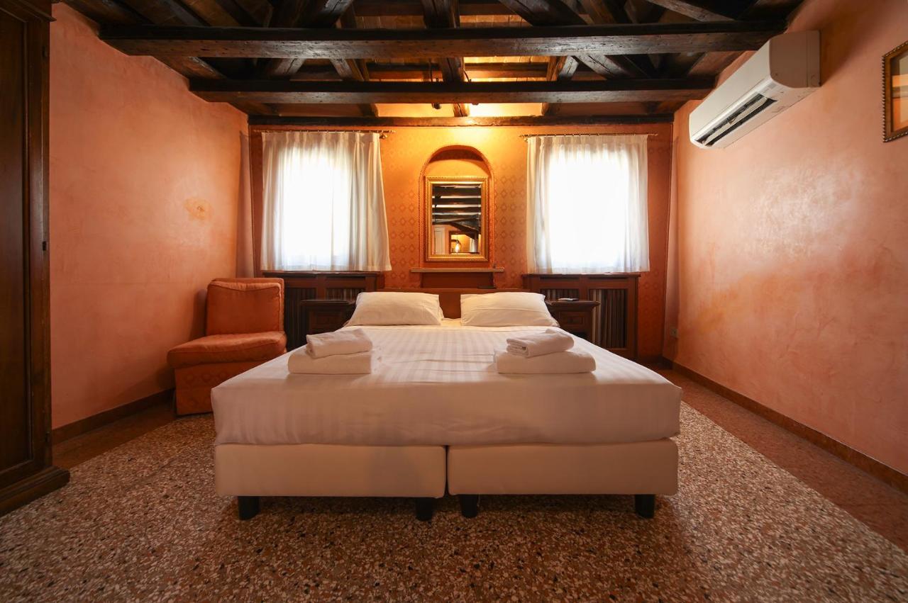 Suite Junior con baño privado externo