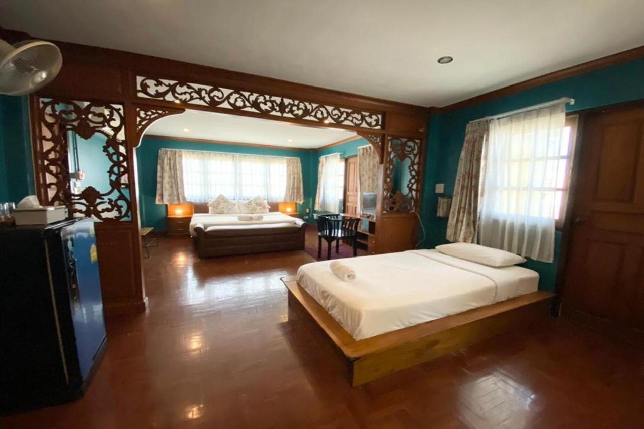 Deluxe Family Room