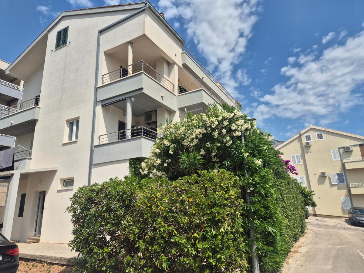 Apartment M&M-sea view & private parking - Bed and Breakfast Makarska