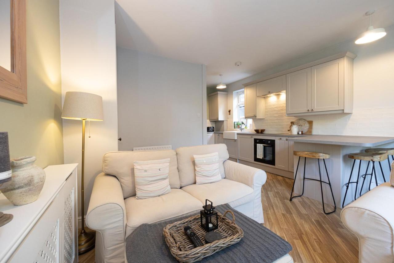 Victorian WFH Haven with Free Parking - B&B Manchester