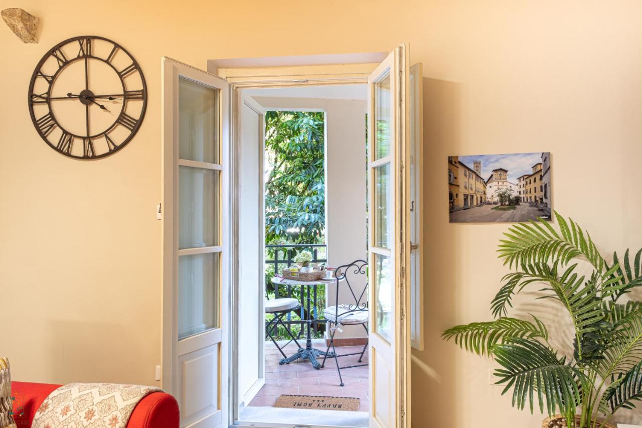 Le Mura, L' Amphitheatrum e San Frediano - B&B Lucca