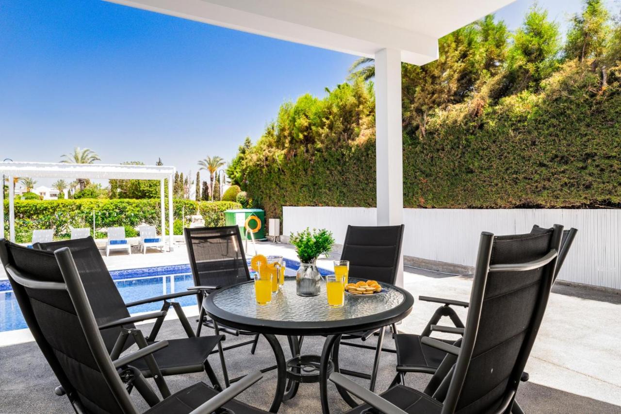Villa Zina by Ezoria Villas - B&B Meneou