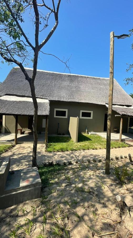 Cycad Beach Resort- Houses - B&B
