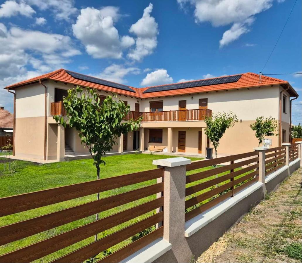 PoroszLove Vendégház - B&B Poroszló