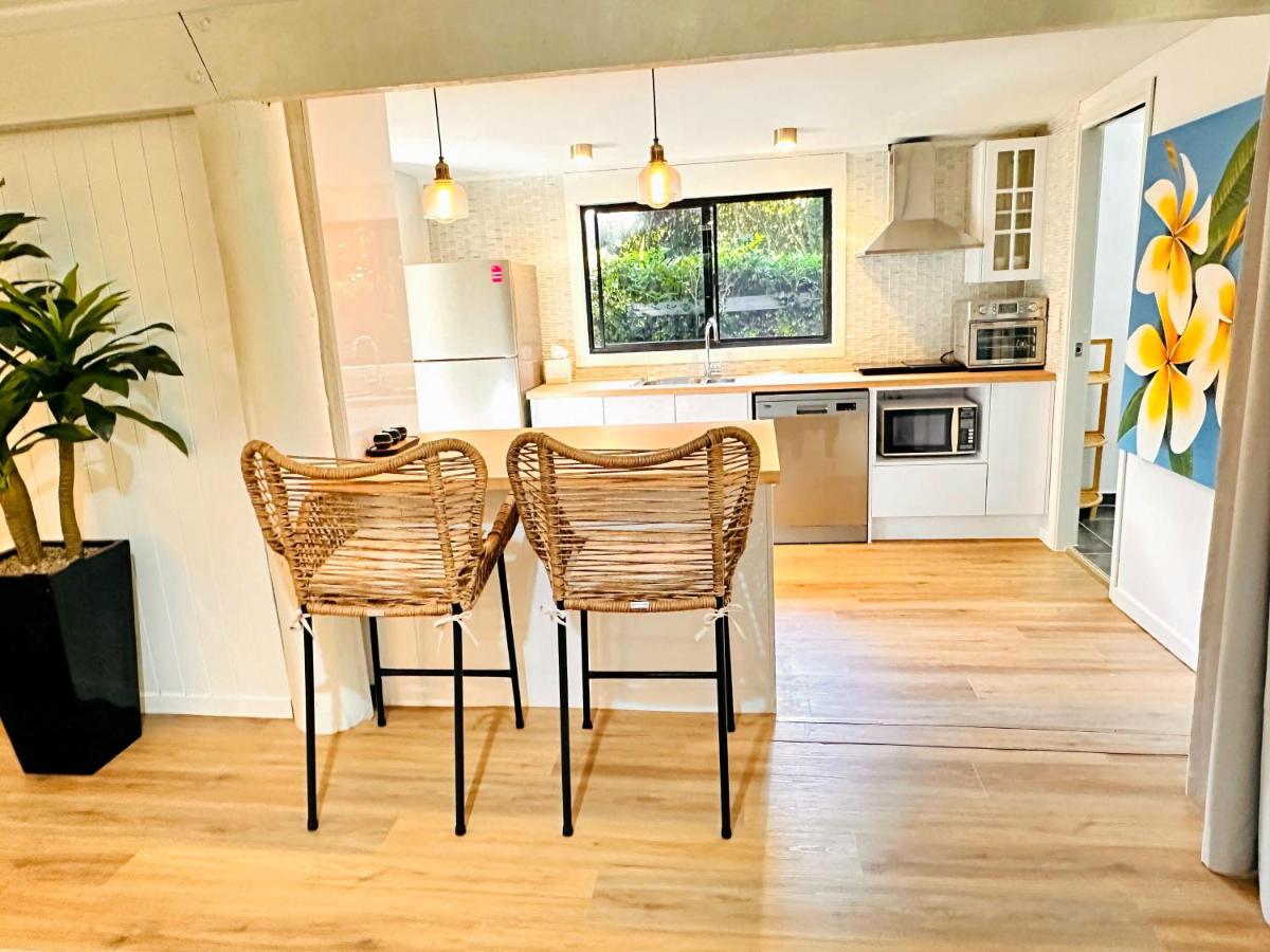 Estudio con vistas a la piscina