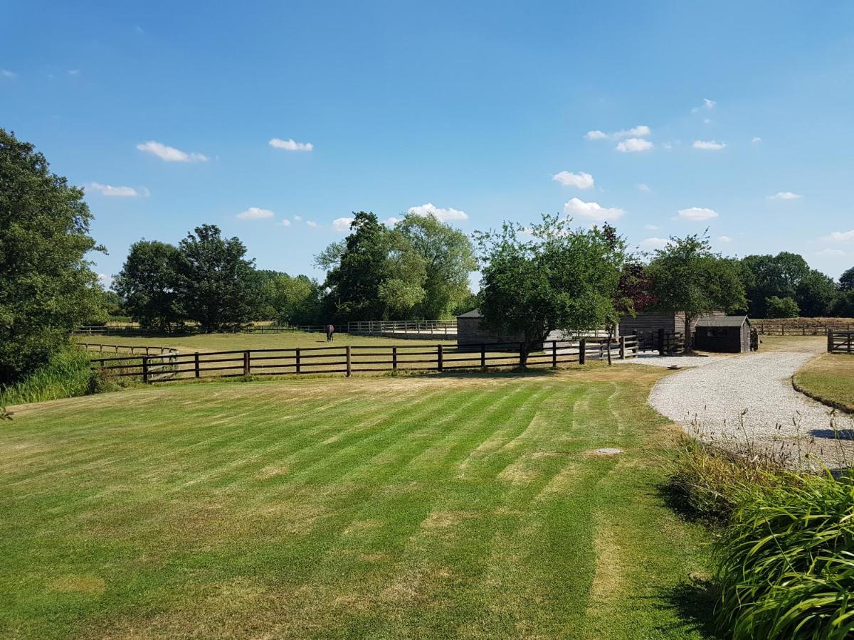 Waterside Shepherds Hut - B&B