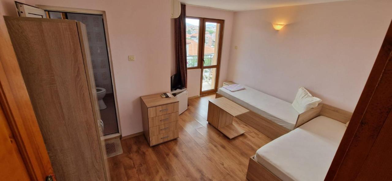 Zweibettzimmer mit Balkon