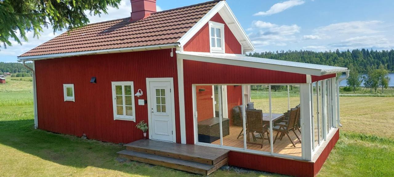 Djurstagården Ängslyckan - B&B