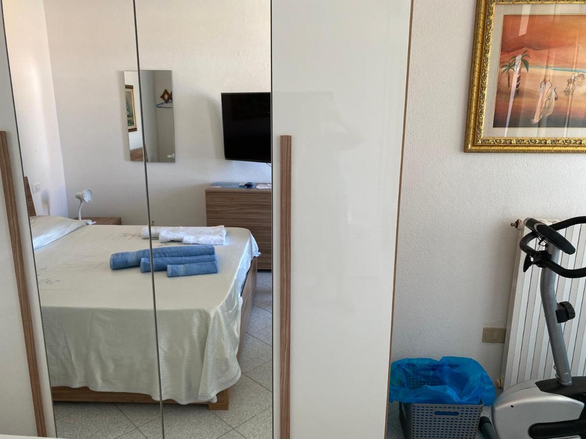 Camera Matrimoniale con Bagno in Comune 