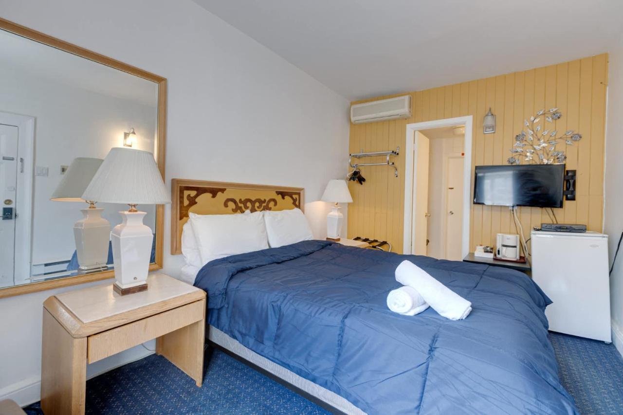 Comfort Room - Hotel Le Cavalier by M11 - B&B Quebec