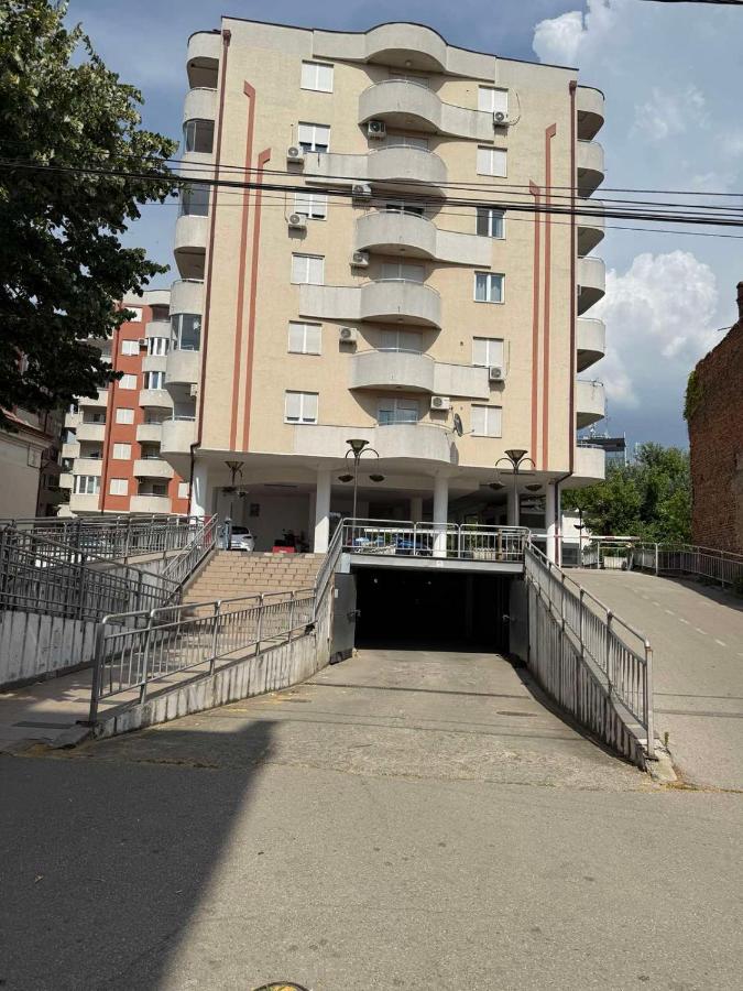 DarViva Apartment Niš, center, private garage parking, river view - Ferienwohnung Niš