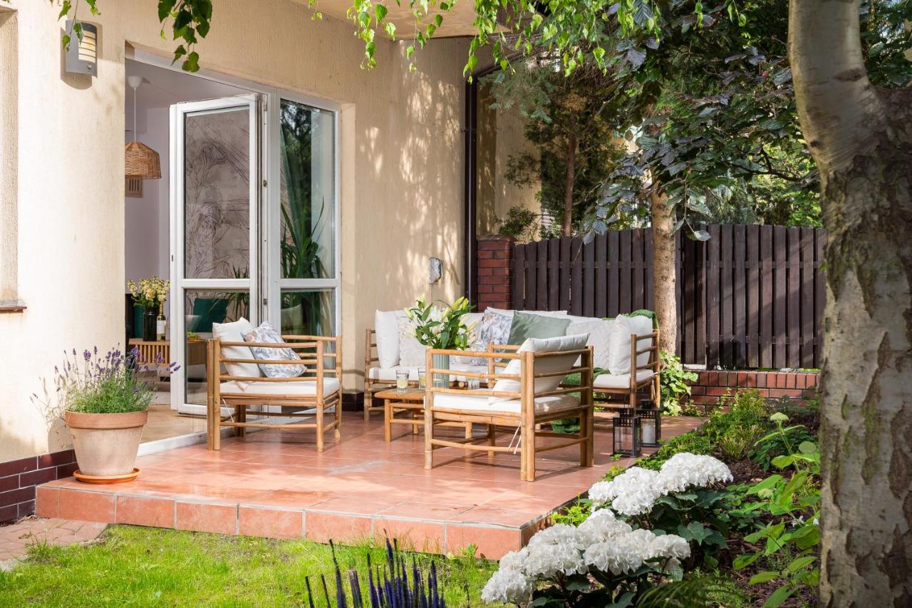 Beautiful 2-store 3-BR House with living room, garden, terrace, balcony & parking 30 minutes from Warsaw Centre - B&B Varsovia