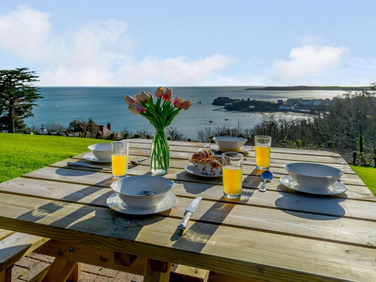 2 Bed in Tenby FB186 - B&B