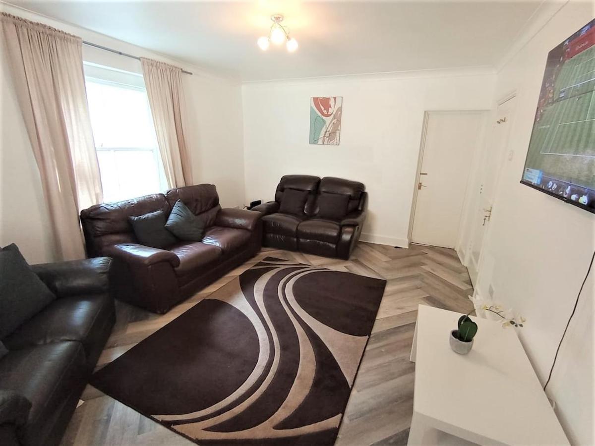 Spacious 3 Bed Flat Close to Streatham Hill Station - B&B