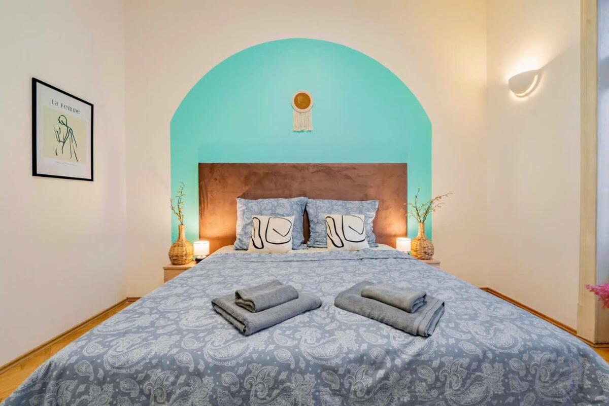 Deluxe One-Bedroom Apartment with City View