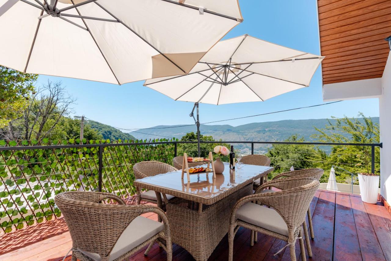 House with Pool - Ratisevina - Bed and Breakfast Herceg Novi