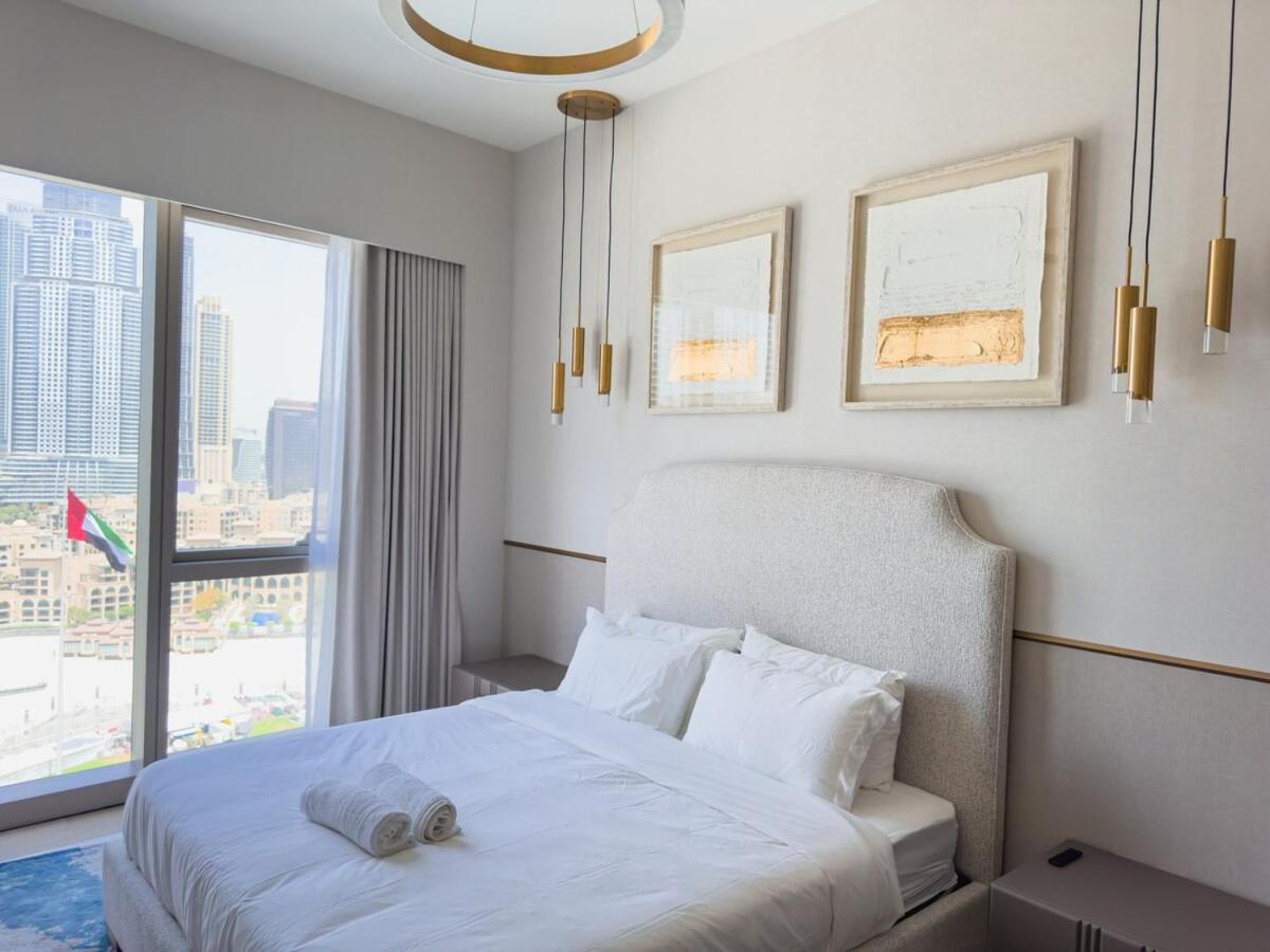 GRANDE SIGNATURE with a direct Burj Khalifa view and Private Fountain Show with DXB AIRPORT VIP Shuttle option for 6 guests - Bed and Breakfast Dubai