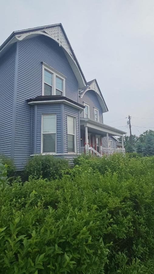 Spacious upstairs 1bed- Walking distance to Beach outlet mall - B&B Michigan City