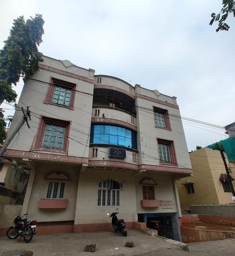 Hidden Gem - Fully Furnished 1BHK with Café Lights & Canopy, AC & Fast Wifi - Bed and Breakfast Haiderabad