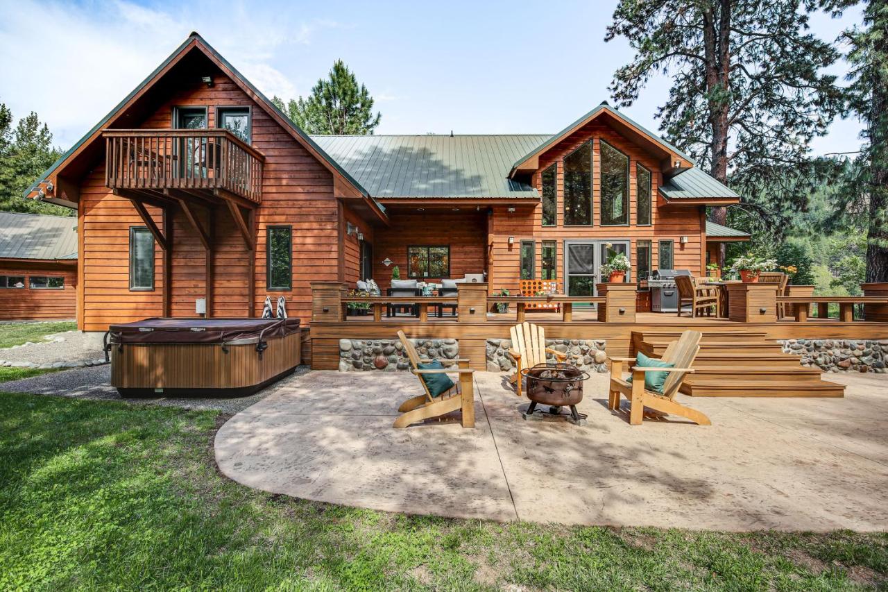River Lover's Paradise! Luxe Cabin on the Naches - B&B Naches