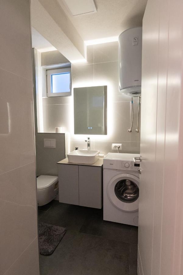 Modern Bazaar Apartment - Ferienwohnung Gjakova
