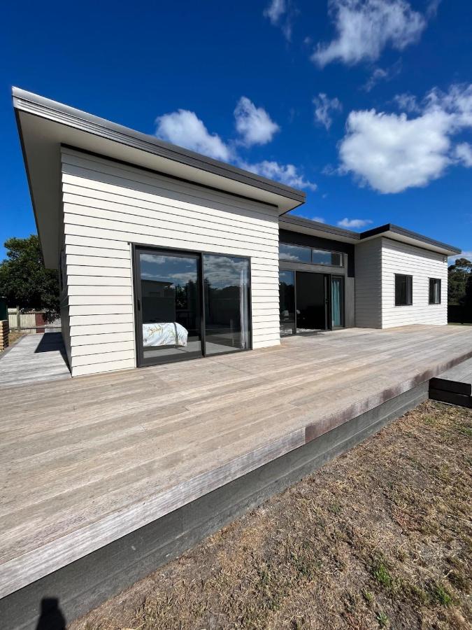 Exclusive Holiday Home Sunny Beach House Four Queen Beds - B&B