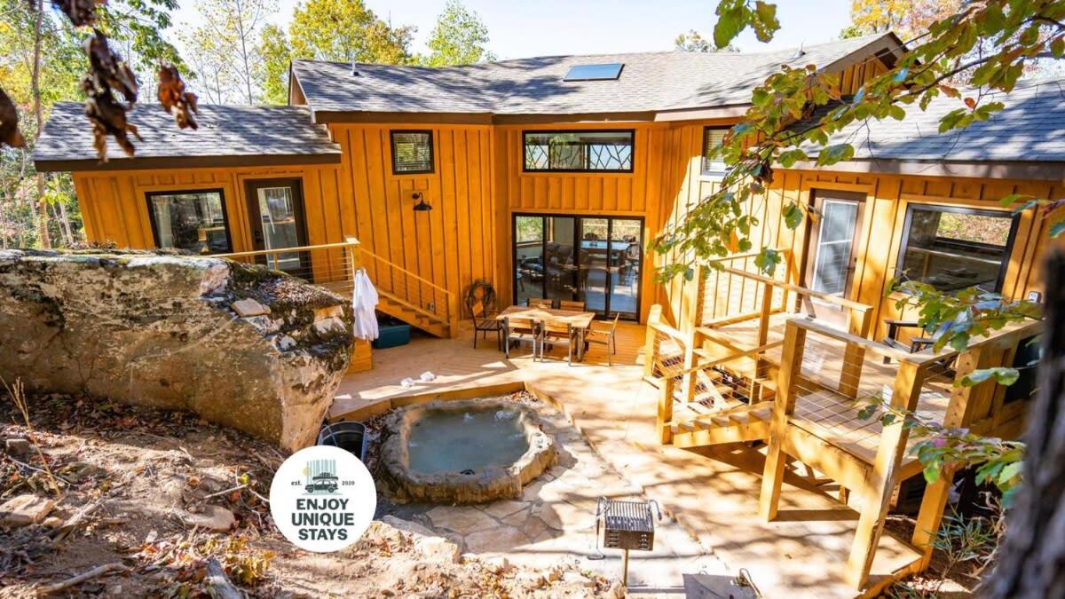 The Mighty Sycamore Treehouse at Treetop Escapes - B&B