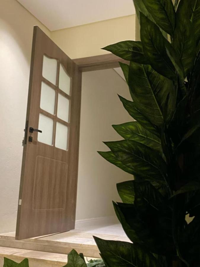 شقة فندقية حديثة غرفة نوم وصالة ومطبخ - B&B Al Madīnah