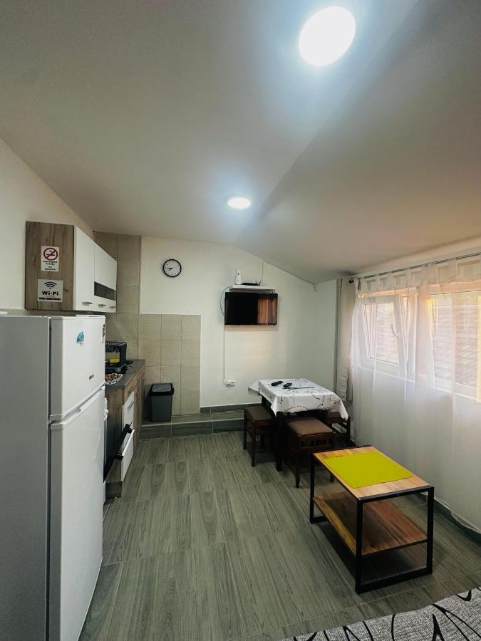 Uros Apartments - B&B