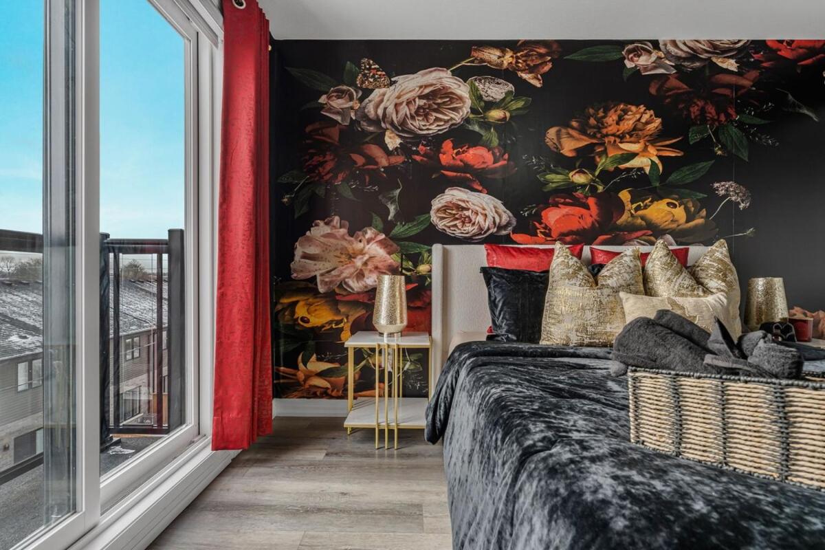 LUXURY Designer Penthouse with Rooftop and Parking! - B&B