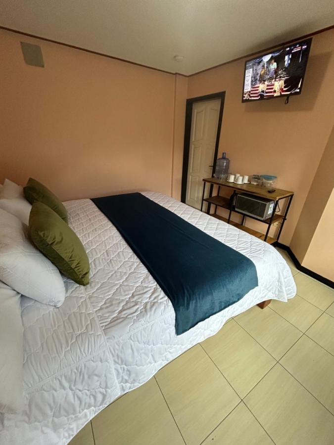 Zimmer mit Kingsize-Bett